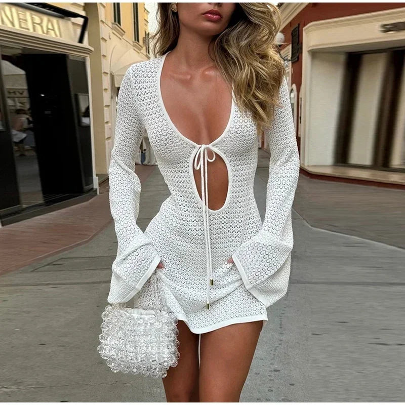 Mini robe de vacances ajourée pour femmes, tricot à lacets, manches longues évasées, robes de plage, mode dame, vacances, couleur unie